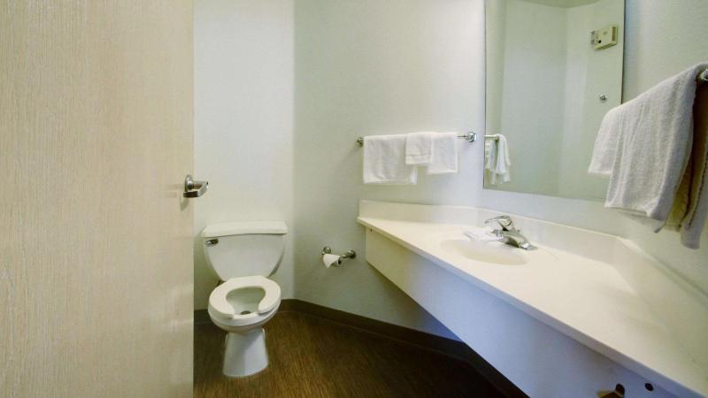 Deluxe Quadruple Room image 3