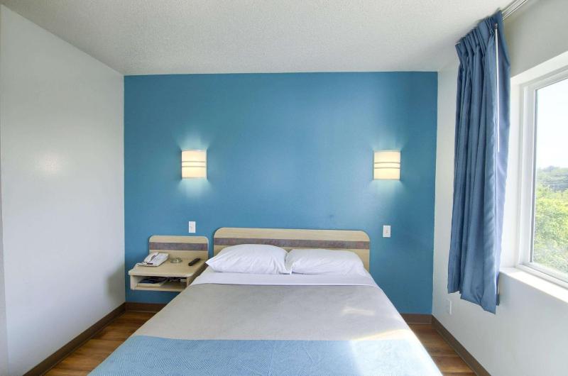 Double Room - Disability Access image 2