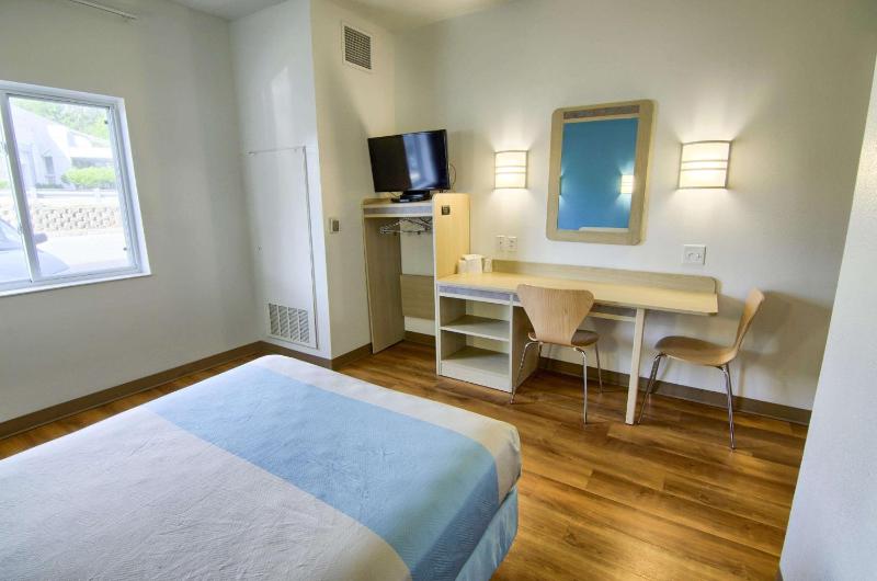 Double Room - Disability Access image 3