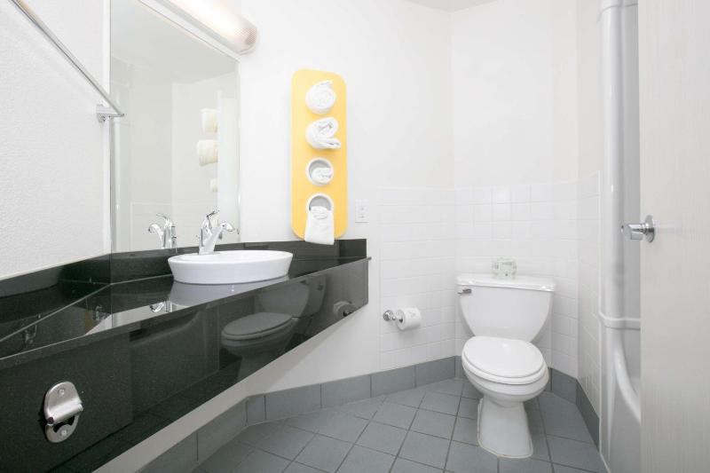 Deluxe Quadruple Room image 2