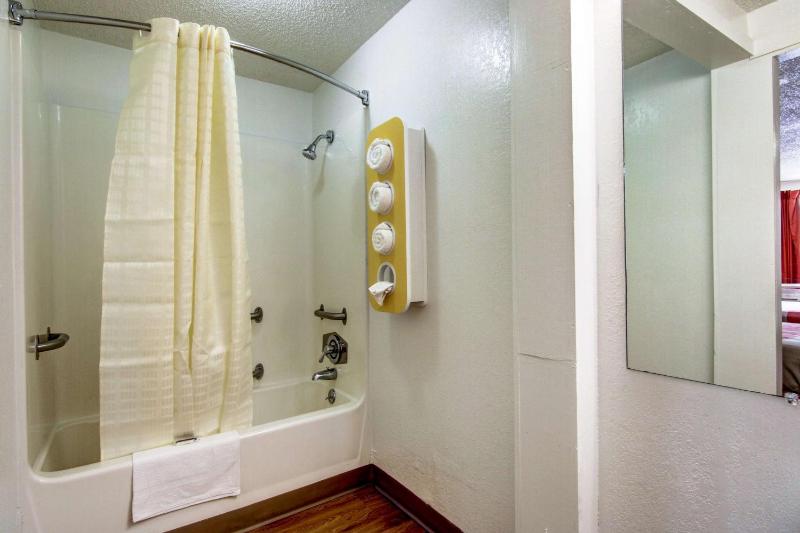 Quadruple Room - Smoking image 3