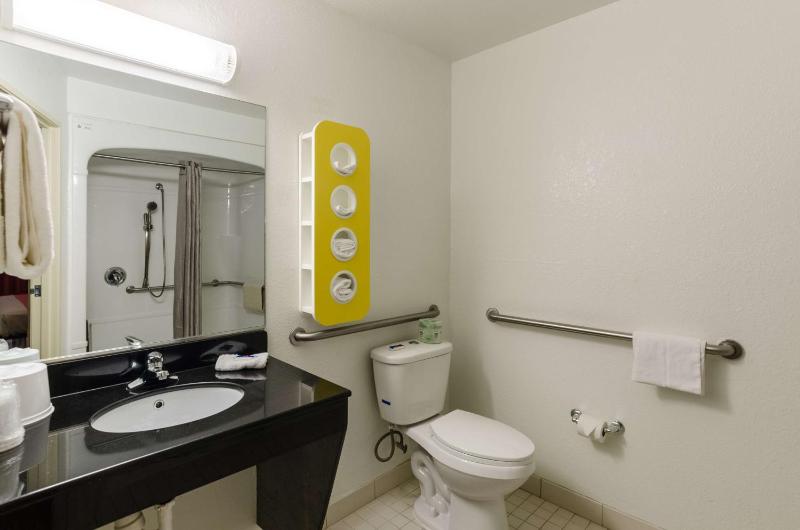 King Room - Disability Access - Non-Smoking image 2