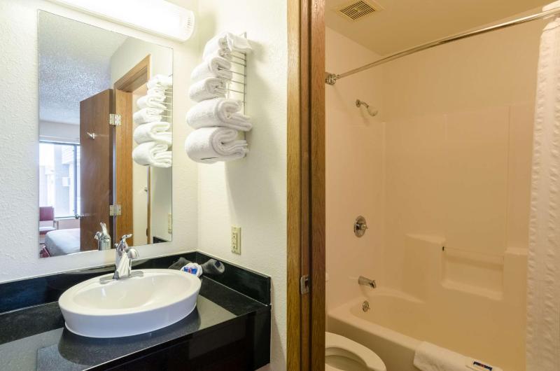 Double Room - Non-Smoking  image 3