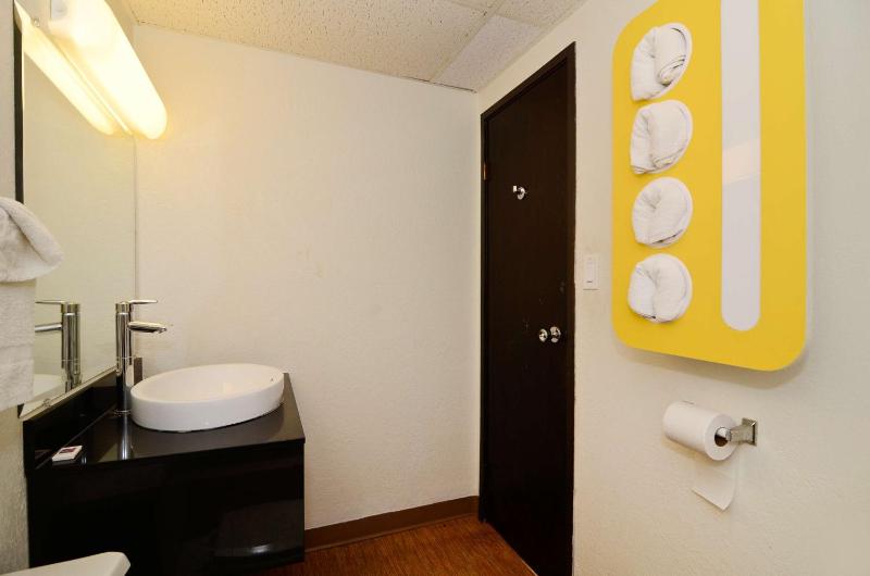 Quadruple Room - Non-Smoking image 4
