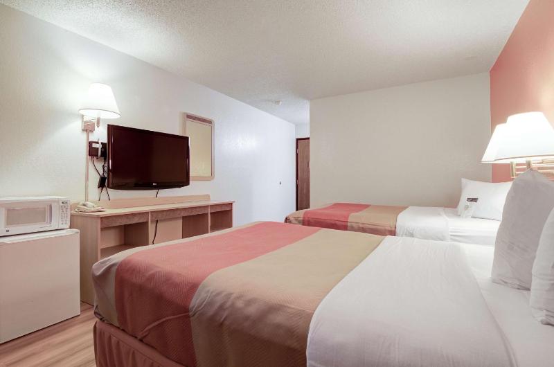 Quadruple Room - Non-Smoking image 1