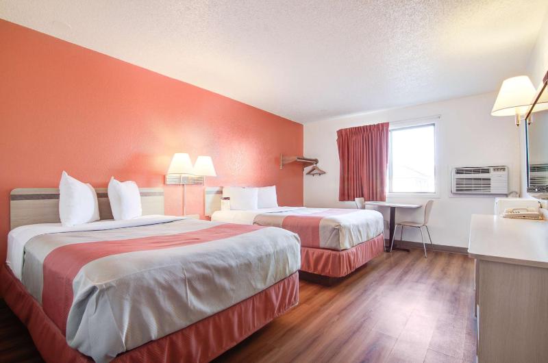 Queen Room with Two Queen Beds - Non-Smoking image 1