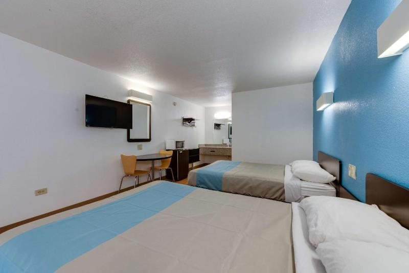 Quadruple Room - Non-Smoking image 3
