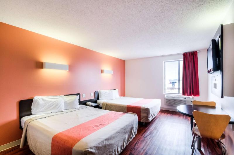 Quadruple Room - Non-Smoking image 1
