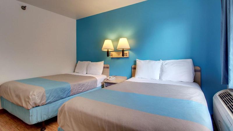 Quadruple Room - Smoking image 2