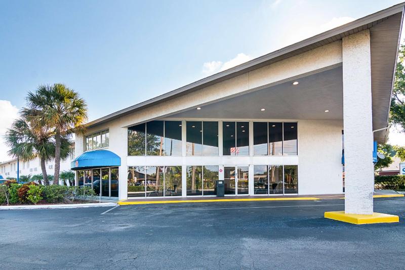 Motel 6 Tampa FL - Fairgrounds - image 24
