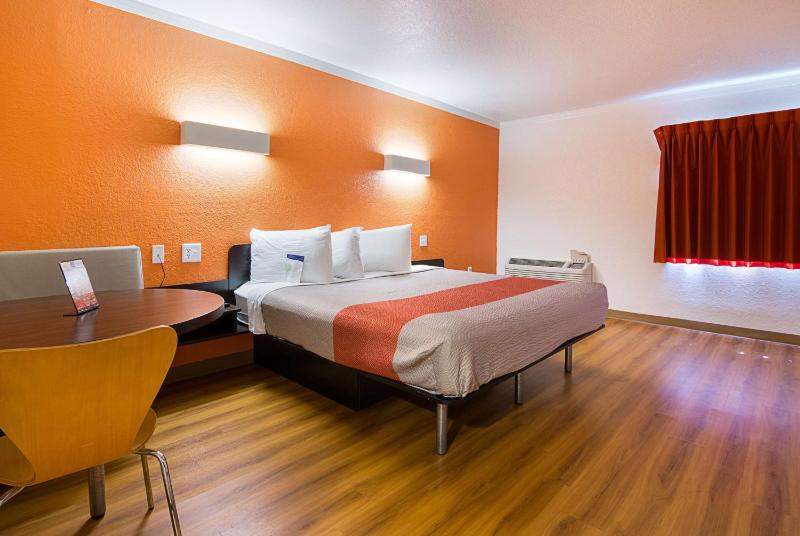 Motel 6 Tampa FL - Fairgrounds - image 15