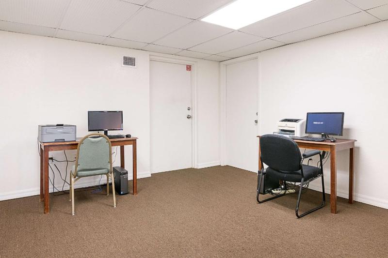 Motel 6 Tampa FL - Fairgrounds - image 11