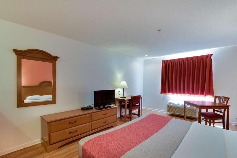 King Room - Non-Smoking image 4