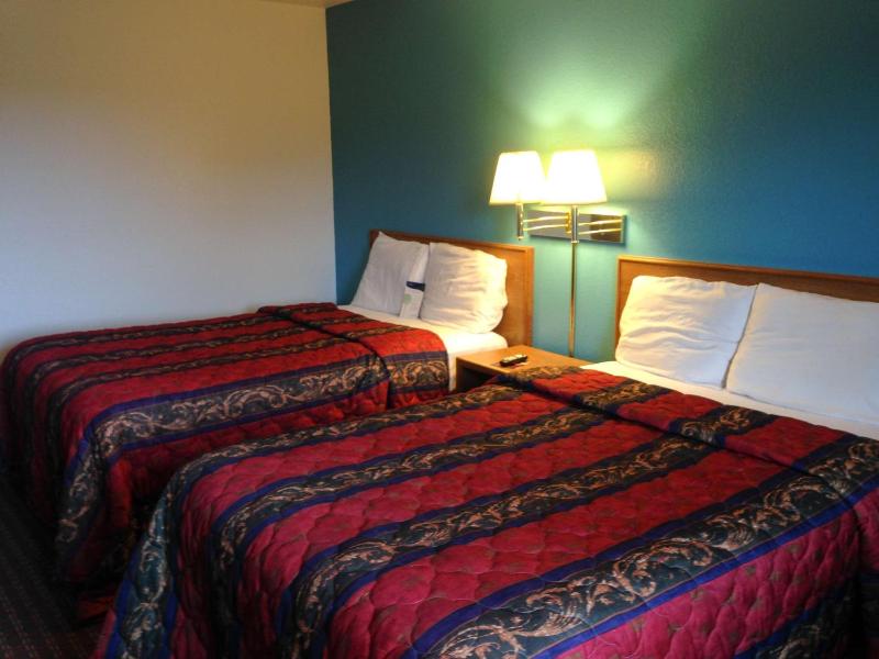 Quadruple Room - Smoking image 4