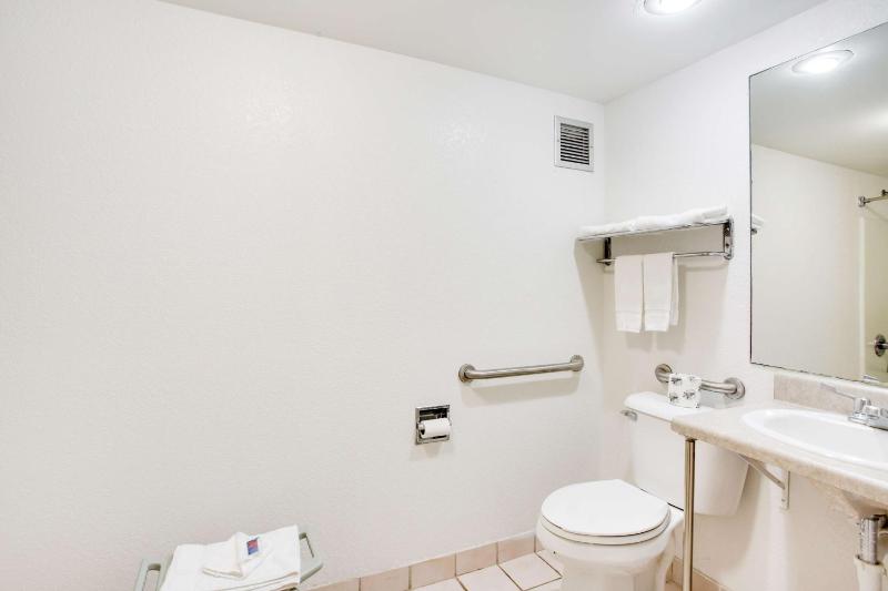 King Room - Disability Access - Non-Smoking image 3