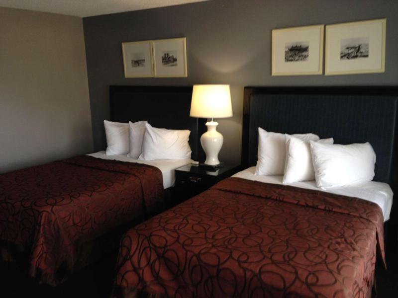 Deluxe Quadruple Room - Non-Smoking image 1