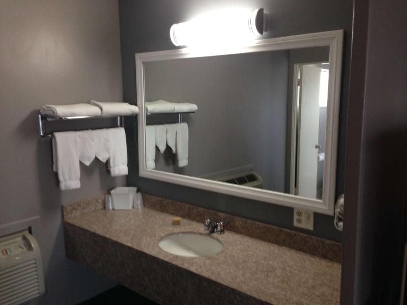 Deluxe King Room - Non-Smoking image 2