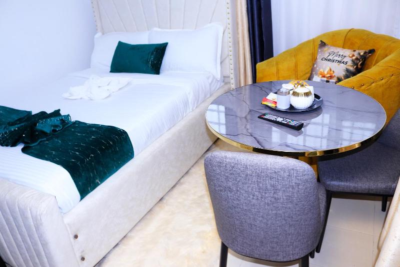 Luxe Cozy Studio w Roof Top View 5G WiFi Netflix - image 6