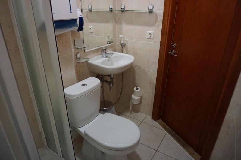 Single Room image 3
