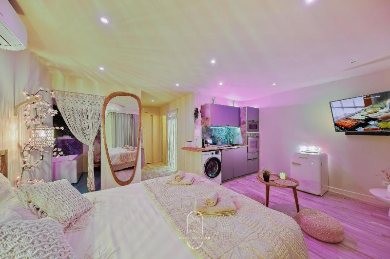 Bali Love Room Jacuzzi Balnéo Home cinéma - image 16