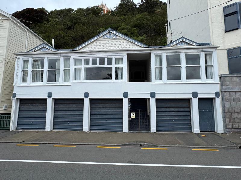 waterfront house - image 13