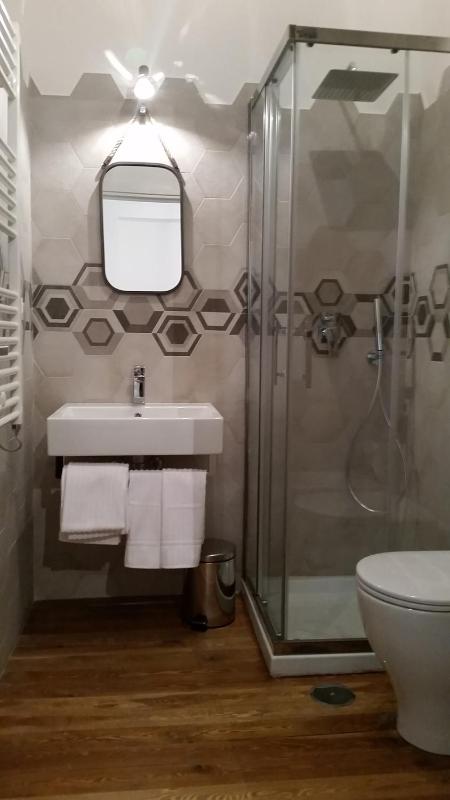 Double Room image 3