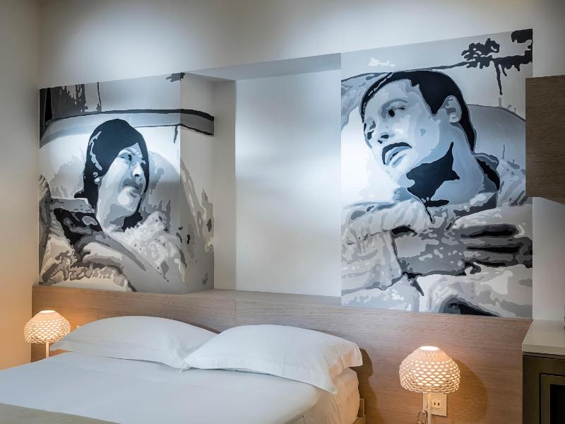 Deluxe Room image 4