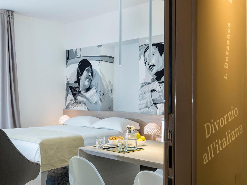 Deluxe Room image 2