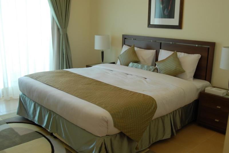 One-Bedroom Apartment image 4