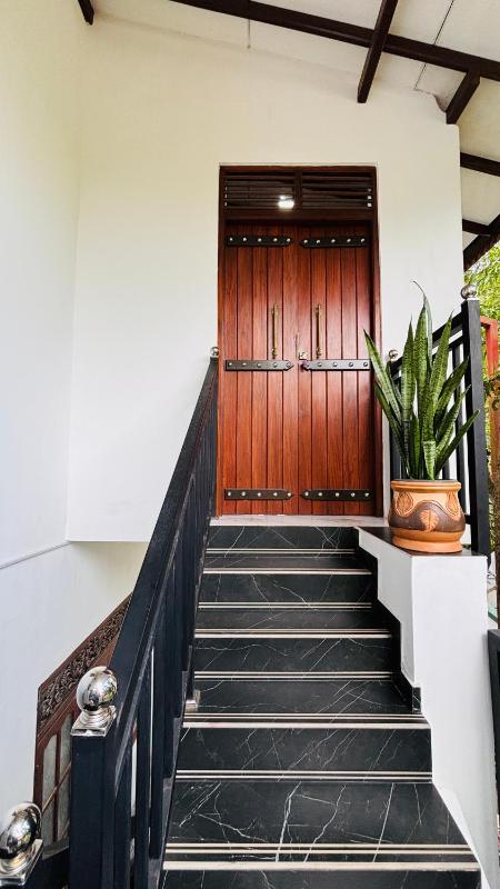 Saketha Villa Thalpe - 500m to beach - image 6