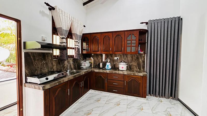 Saketha Villa Thalpe - 500m to beach - image 4