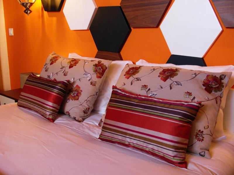 Deluxe Double or Twin Room image 3