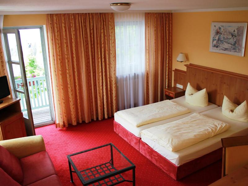 Double Room with Lake View image 4