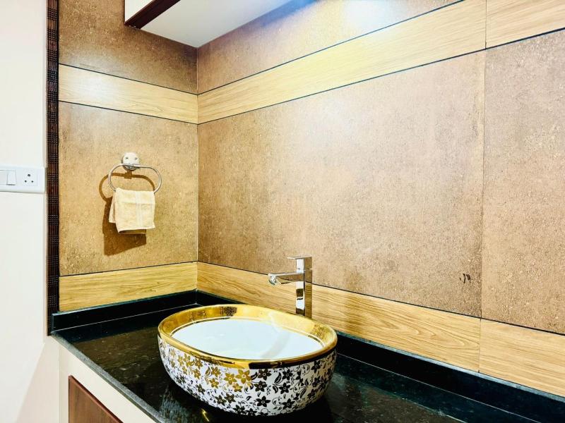 NAYANAs serene pond retreat 4bhk kowdiar - image 15