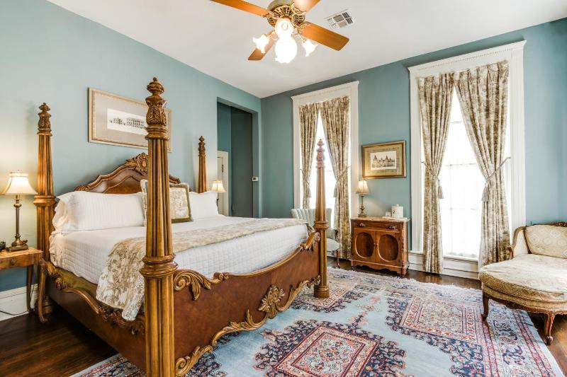 Deluxe King Room - Oge House on the Riverwalk image 1