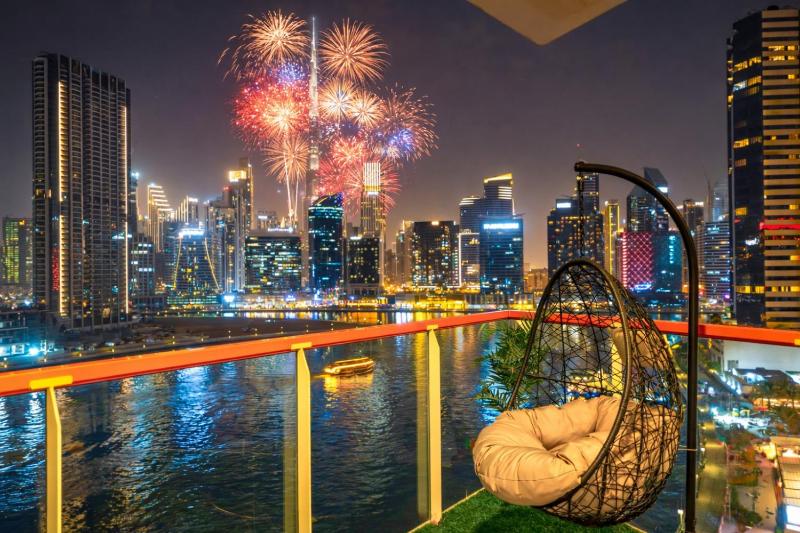Stunning Burj Khalifa & Lake View 2BR with GYM and Pool - image 14