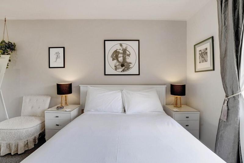 The Studio Modern Charm Peaceful Garden Surrounds - image 9