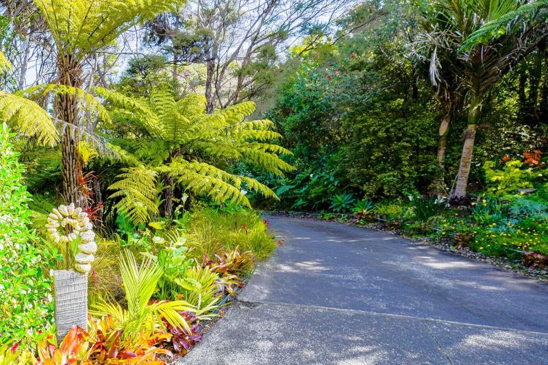 The Studio Modern Charm Peaceful Garden Surrounds - image 14