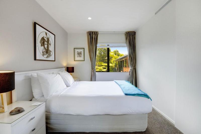 The Studio Modern Charm Peaceful Garden Surrounds - image 8
