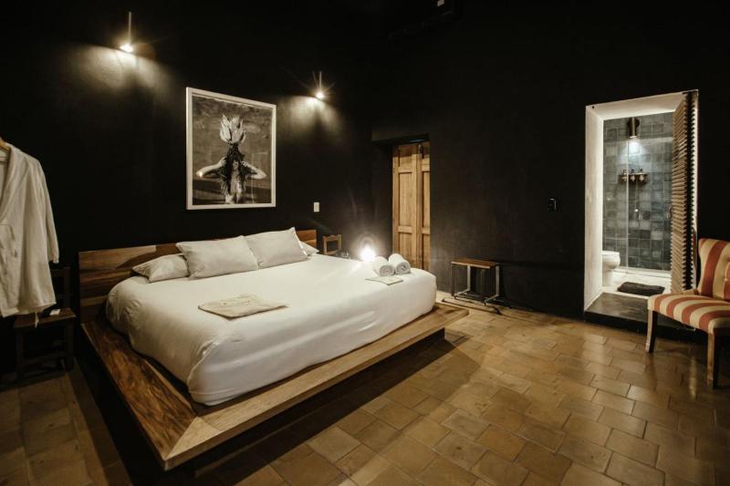 Hotel Sin Nombre - image 2