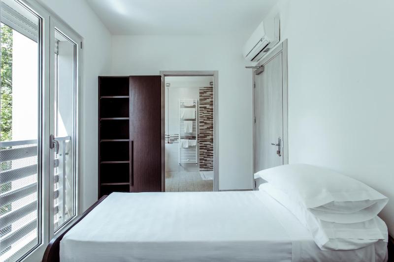 Double Room with Balcony and Lake view image 2