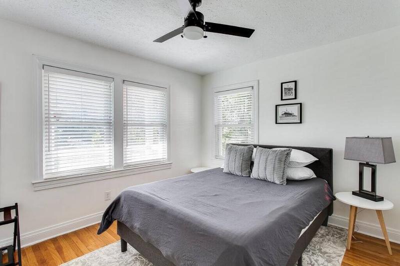Germantown Gem 4BR Perfect for Groups & Family - image 24