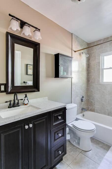 Germantown Gem 4BR Perfect for Groups & Family - image 13