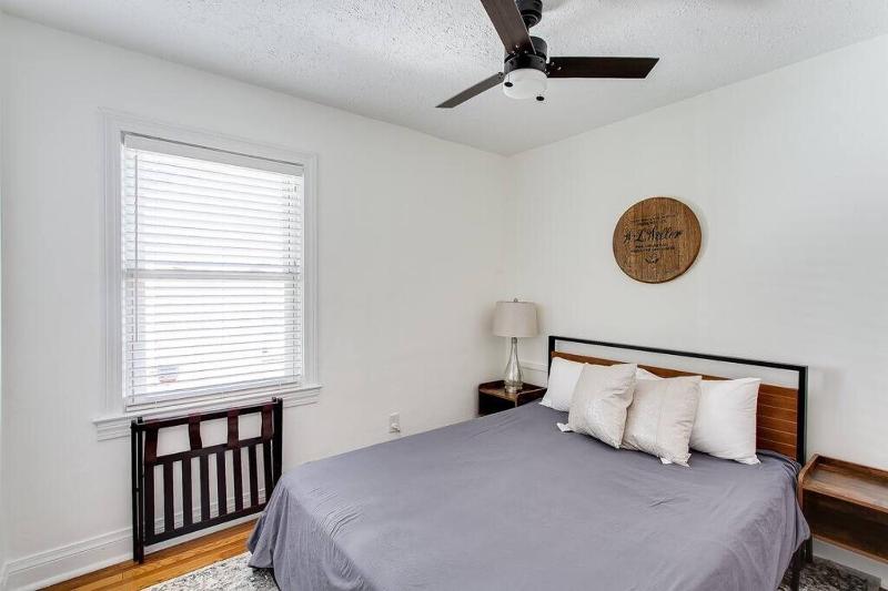 Germantown Gem 4BR Perfect for Groups & Family - image 16