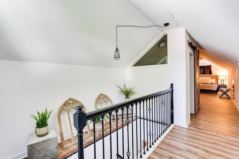 Germantown Gem 4BR Perfect for Groups & Family - image 25