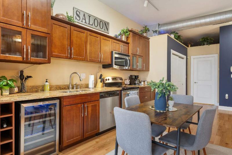 Fourth Street Suite - Garage - Kitchen - image 23