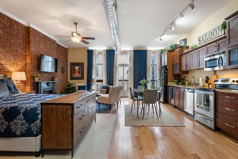 Fourth Street Suite - Garage - Kitchen - image 7