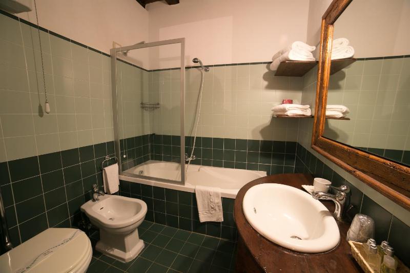 Double Room with Partial Sea View image 2
