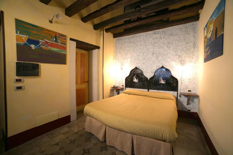 Double Room with Partial Sea View image 3