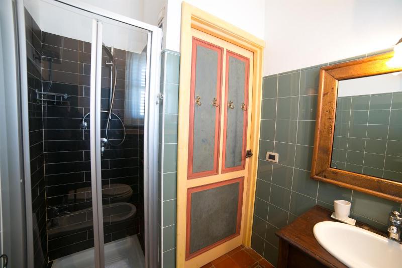 Double Room with Sea View image 4